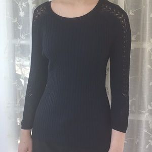 Beautiful knit navy sweater/top.